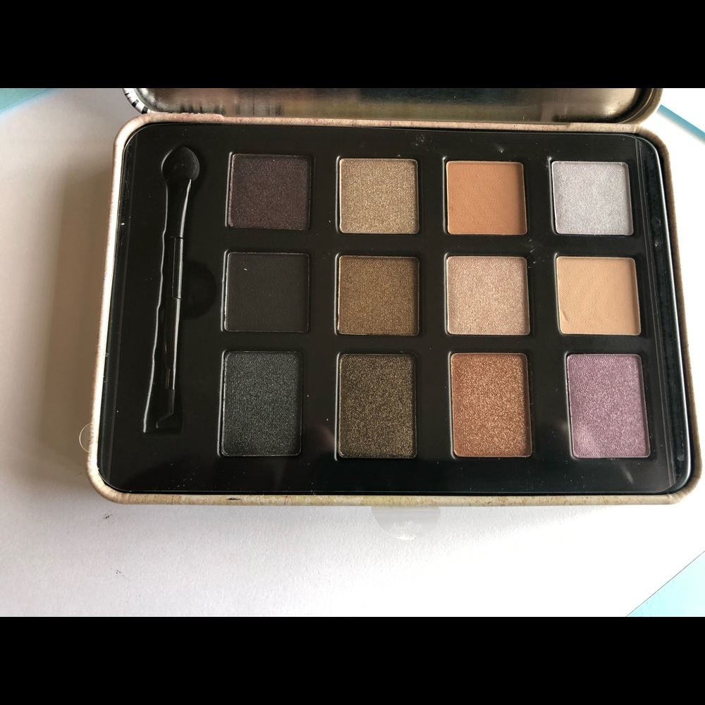 Eyeshadow palette